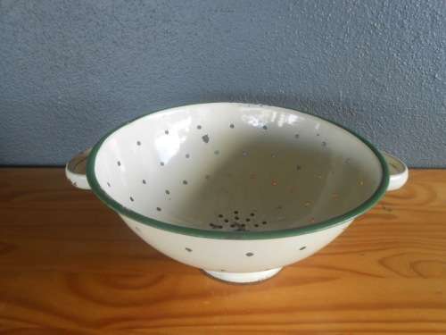 Vintage Enamel Colander (28cm diameter, 12cm tall) Perfect as a planter!